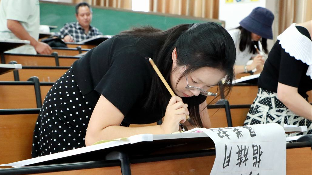 展教师技能风采，促教学素养提升